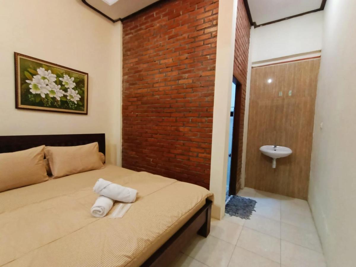 Rumah Kami Guest House ยอกยาการ์ตา ภายนอก รูปภาพ