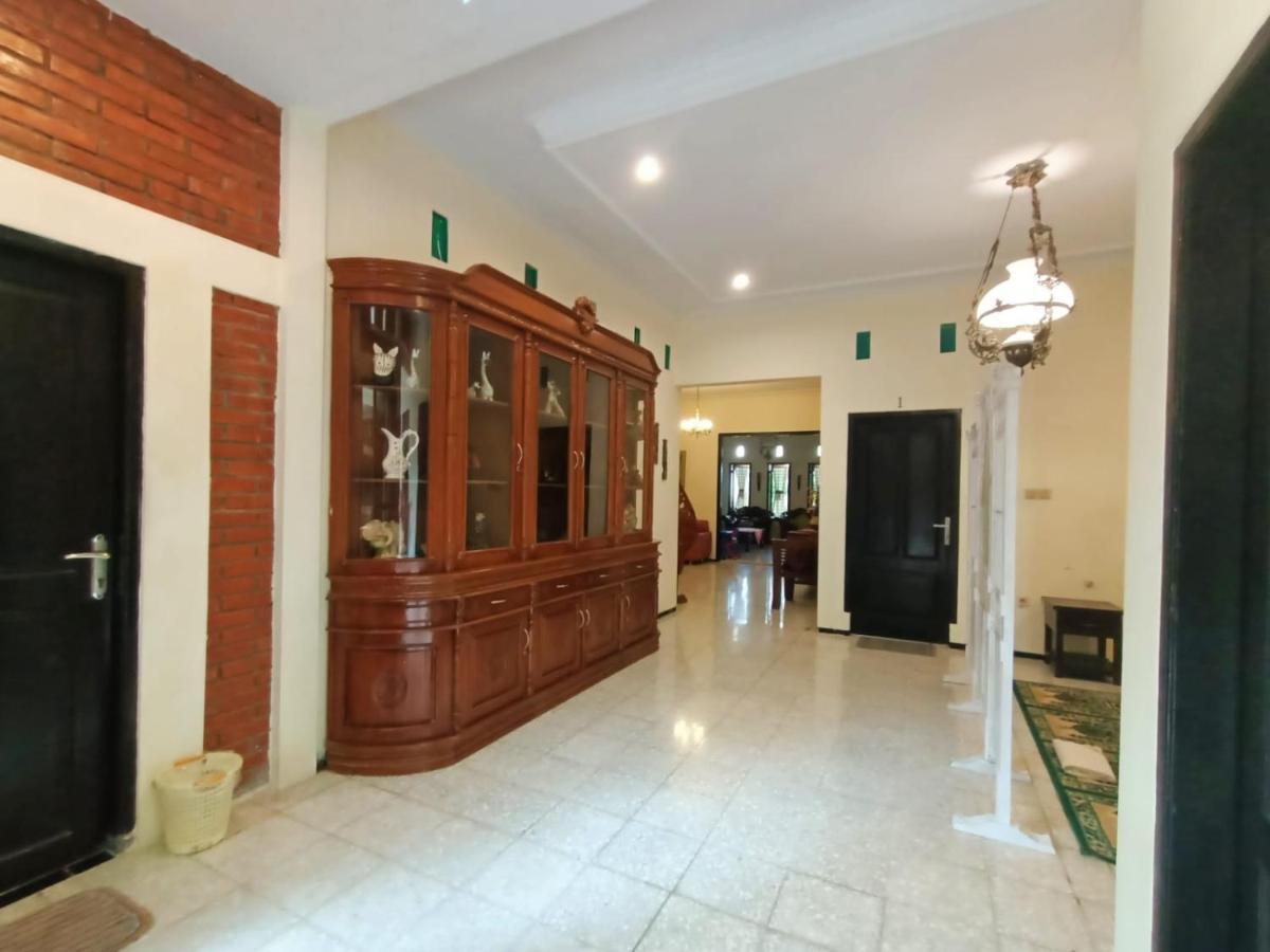 Rumah Kami Guest House ยอกยาการ์ตา ภายนอก รูปภาพ