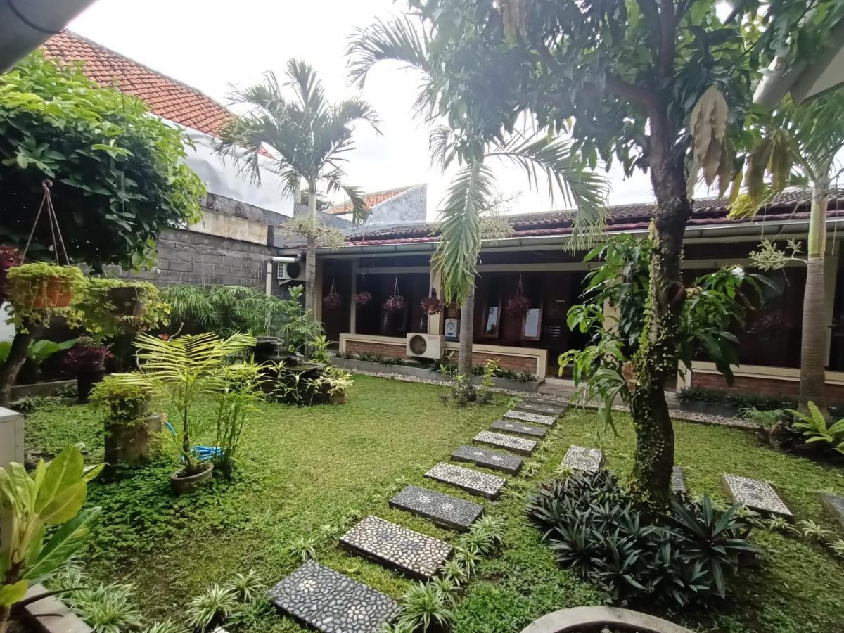 Rumah Kami Guest House ยอกยาการ์ตา ภายนอก รูปภาพ