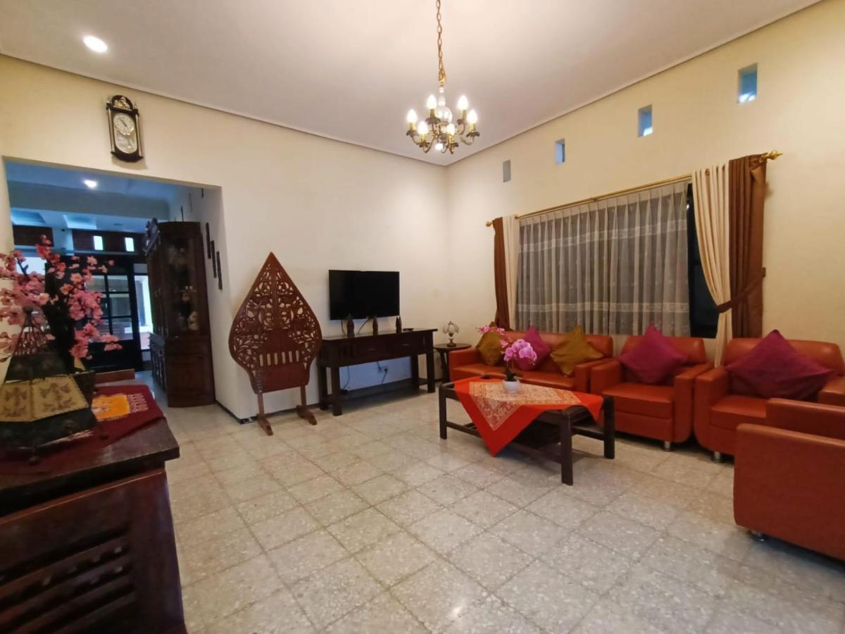 Rumah Kami Guest House ยอกยาการ์ตา ภายนอก รูปภาพ