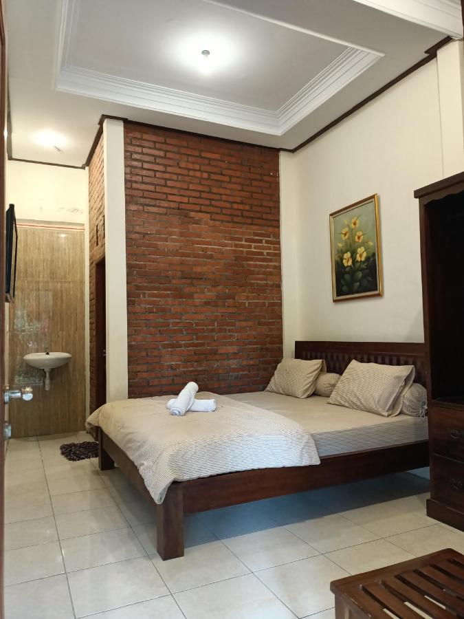 Rumah Kami Guest House ยอกยาการ์ตา ภายนอก รูปภาพ